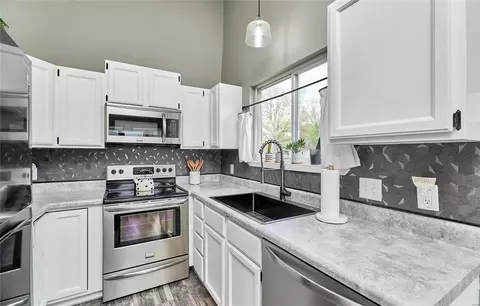Kitchen - 203 Mondair Dr, O'fallon, MO 63368 photo 2 of 4