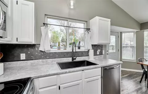 Kitchen - 203 Mondair Dr, O'fallon, MO 63368 photo 3 of 4