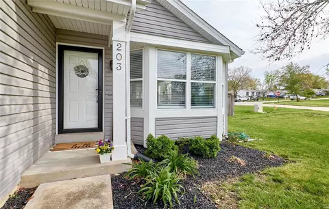 Exterior - 203 Mondair Dr, O'fallon, MO 63368 photo 4 of 6