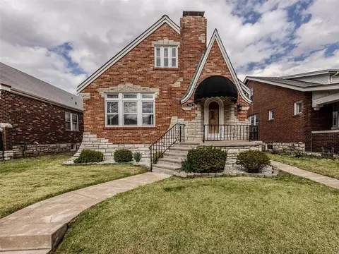 4111 Federer Pl, Saint Louis, MO 63116
