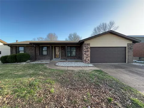 2828 Gladwood Dr, Saint Louis, MO 63129