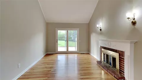 Living - 251 Pine Tree Ln, Ballwin, MO 63011 photo 1 of 4