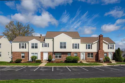 17 Woodlake Ct #C, Lake Saint Louis, MO 63367