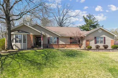 2805 Oetting Dr, Saint Charles, MO 63303