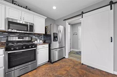 Kitchen - 16825 Hickory Crest Dr, Wildwood, MO 63011 photo 3 of 4