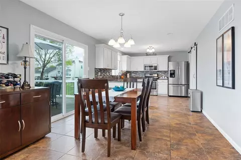 Dining - 16825 Hickory Crest Dr, Wildwood, MO 63011 photo 2 of 3