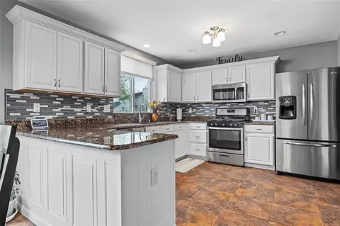 Kitchen - 16825 Hickory Crest Dr, Wildwood, MO 63011 photo 1 of 4