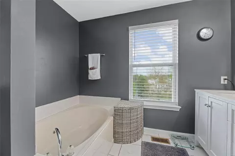 Bath - 16825 Hickory Crest Dr, Wildwood, MO 63011 photo 3 of 6