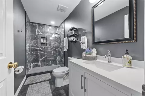 Bath - 16825 Hickory Crest Dr, Wildwood, MO 63011 photo 5 of 6
