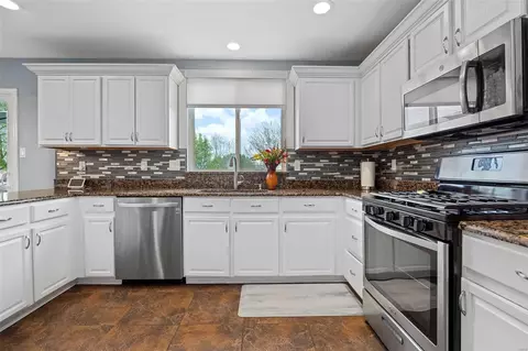 Kitchen - 16825 Hickory Crest Dr, Wildwood, MO 63011 photo 2 of 4