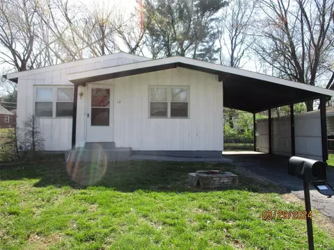 12 Anistasia Dr, Saint Louis, MO 63135
