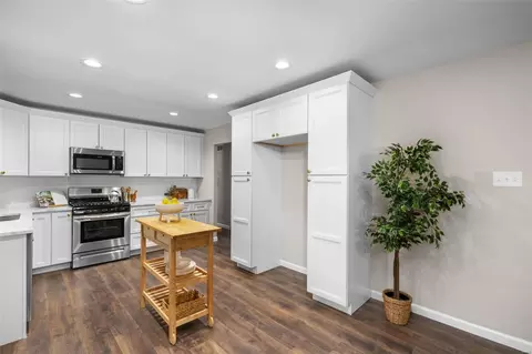 Kitchen - 577 Bridgebend Rd, Manchester, MO 63021 photo 1 of 8