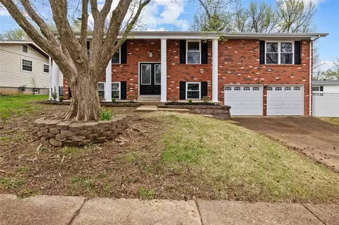 577 Bridgebend Rd, Manchester, MO 63021