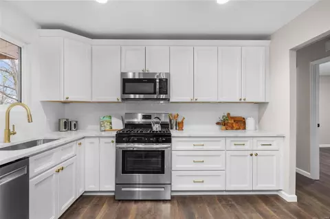 Kitchen - 577 Bridgebend Rd, Manchester, MO 63021 photo 7 of 8