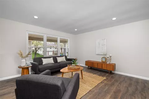Living - 577 Bridgebend Rd, Manchester, MO 63021 photo 1 of 9