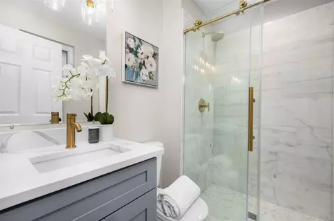 Bath - 577 Bridgebend Rd, Manchester, MO 63021 photo 1 of 3