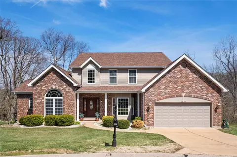 2906 Royal Seasons Dr, Saint Louis, MO 63129