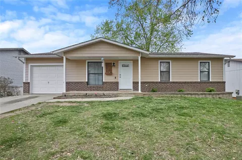 2701 Creekwood Manor Ln, Saint Louis, MO 63125