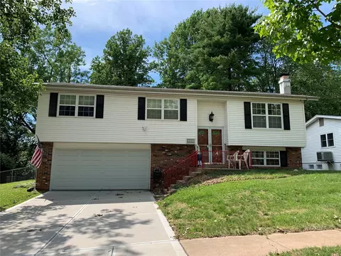 1213 Cedar Creek Rd, Chesterfield, MO 63017