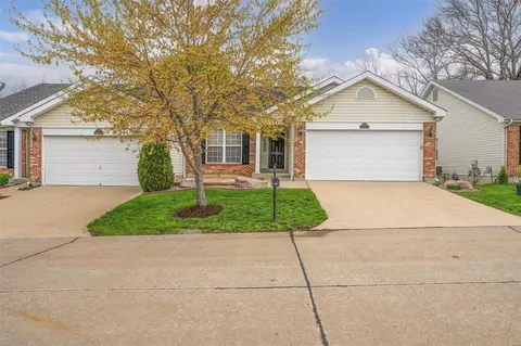 10161 Carlton Place Ct, Saint Louis, MO 63123