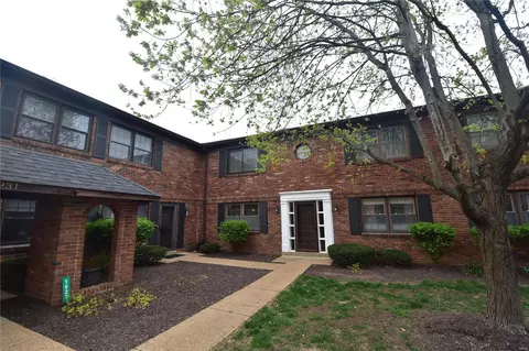 7925 Royal Arms Ct #1, Saint Louis, MO 63123