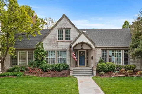 8108 University Dr, Clayton, MO 63105