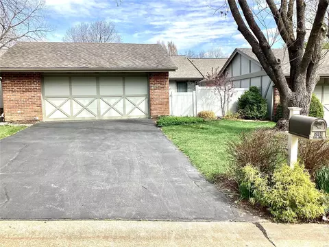 2156 Mason Lake Dr, Ballwin, MO 63011