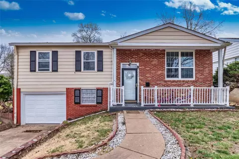 1220 Marchi Dr, Saint Louis, MO 63125