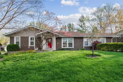 2066 Rurline Dr, Saint Louis, MO 63146
