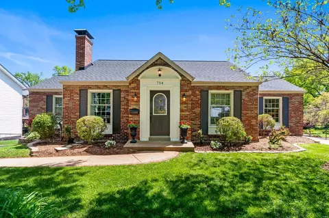 754 Glenvista Pl, Glendale, MO 63122