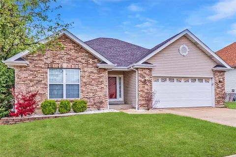 13641 Tesson Oaks Ct, Saint Louis, MO 63128