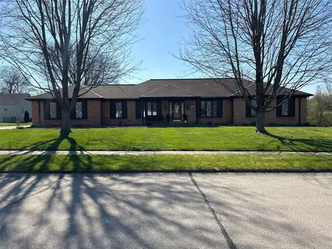 9834 Regency Pl, Saint Louis, MO 63128