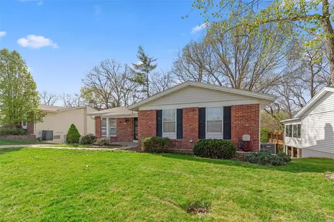 Exterior - 850 Forest Village Dr, Ballwin, MO 63021 photo 2 of 6