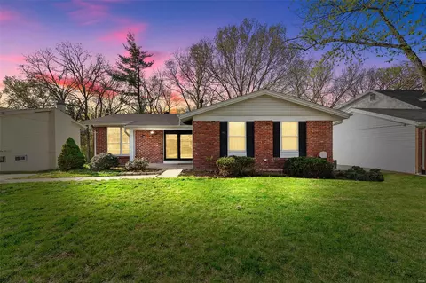 Exterior - 850 Forest Village Dr, Ballwin, MO 63021 photo 6 of 6