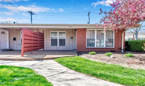 8538 Old Bonhomme Rd, Saint Louis, MO 63132