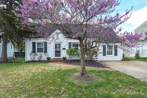 10 Stratford Ln, Brentwood, MO 63144