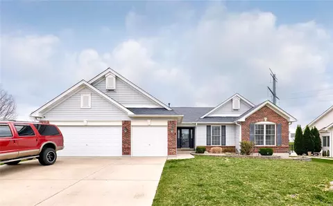 98 Homefield Square Dr, O'fallon, MO 63366