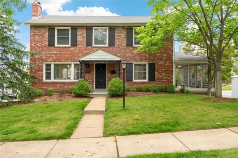 8033 Rosiline Dr, Saint Louis, MO 63105