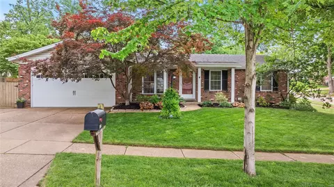 1006 Dorne Dr, Manchester, MO 63021
