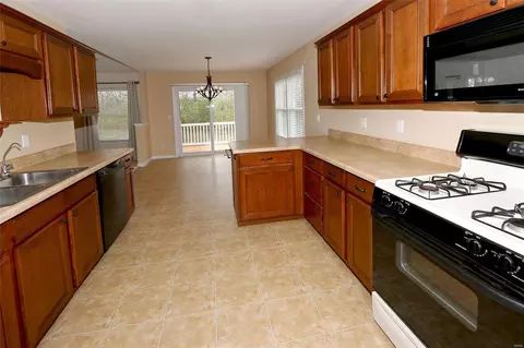 Kitchen - 253 Crystal Ridge Dr, O'fallon, MO 63366 photo 2 of 4