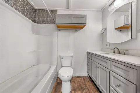 Bath - 641 Diecke Rd, Eureka, MO 63025 photo 1 of 1