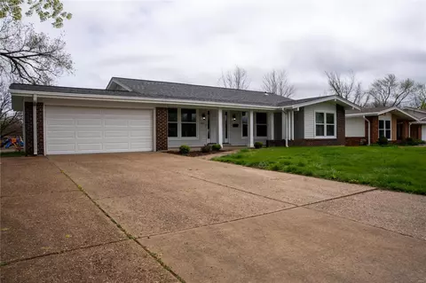 641 Coachway Ln, Hazelwood, MO 63042