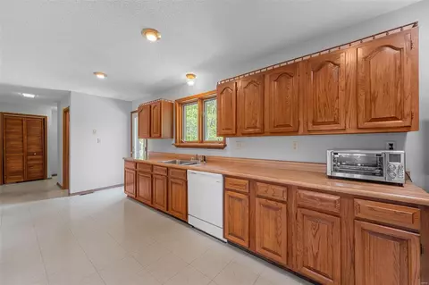 Kitchen - 18425 Melrose Rd, Wildwood, MO 63069 photo 2 of 4