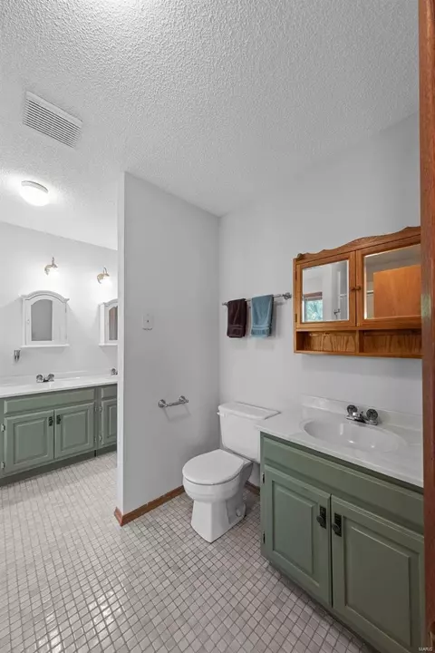 Bath - 18425 Melrose Rd, Wildwood, MO 63069 photo 2 of 6