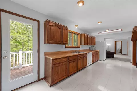 Kitchen - 18425 Melrose Rd, Wildwood, MO 63069 photo 3 of 4