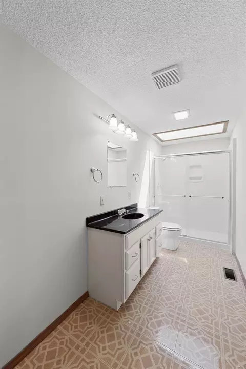 Bath - 18425 Melrose Rd, Wildwood, MO 63069 photo 5 of 6