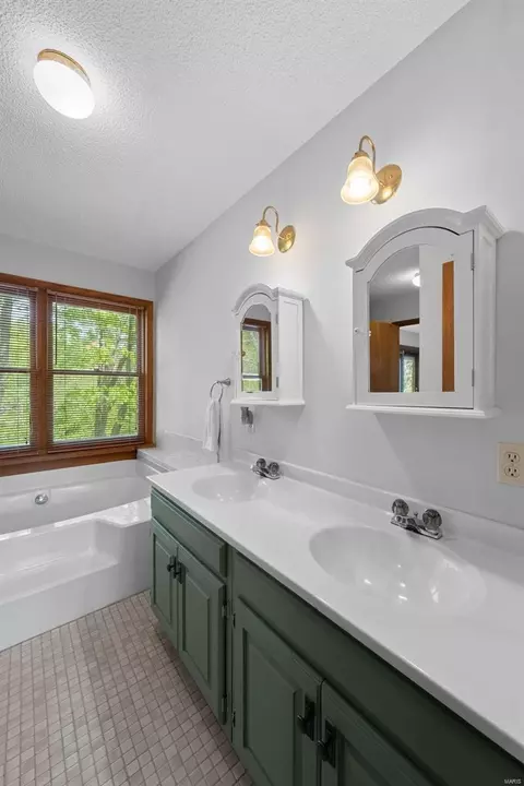 Bath - 18425 Melrose Rd, Wildwood, MO 63069 photo 1 of 6