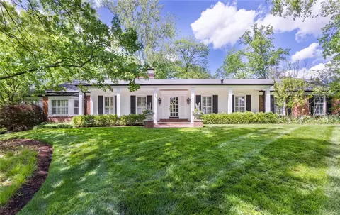 5 Warson Ln, Ladue, MO 63124