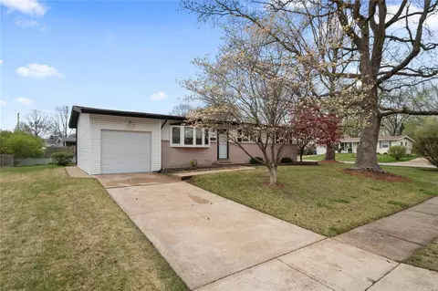 780 Starlet Dr, Florissant, MO 63031