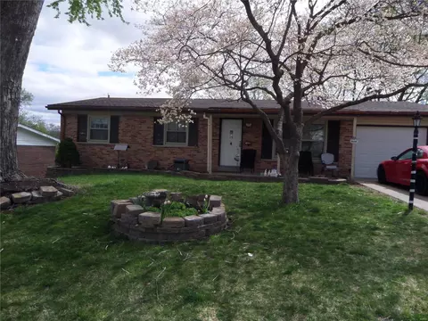 624 S Pam Ave, Saint Charles, MO 63301